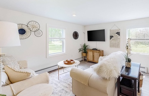Morrisville House | Mountain-view hideaway with swimming pond & washer/dryer - dogs welcome