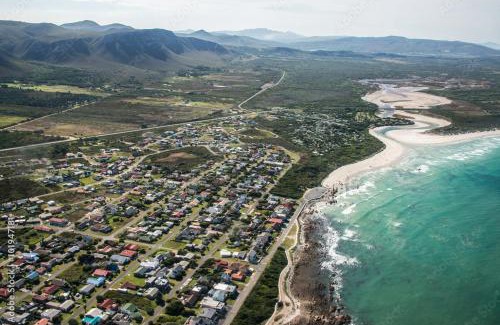 Franskraal House | Mountain View Holiday Home