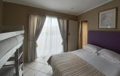 Franskraal House | Mountain View Holiday Home
