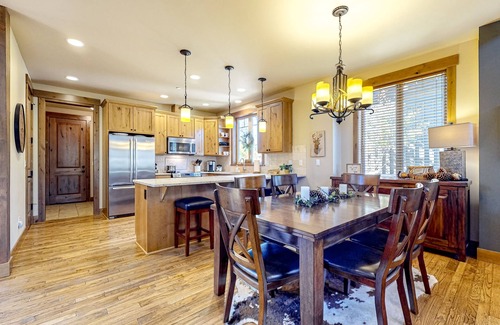 Cle Elum House | Mountain-view home with firepit, patio, grill, Ping-Pong table, fireplace, W/D