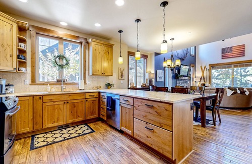 Cle Elum House | Mountain-view home with firepit, patio, grill, Ping-Pong table, fireplace, W/D