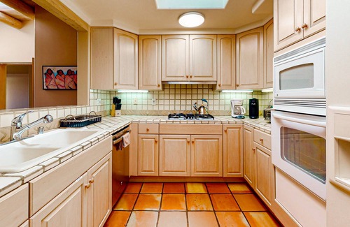Quail Run Condo | Mountain view home with pools, hot tub, gym, tennis, & golf - long term rental