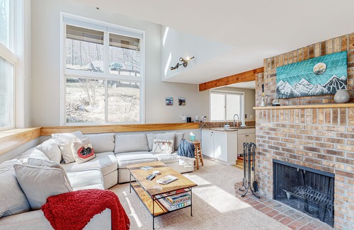 Warren House | Mountain-view home with new deck, fireplace, W/D, & shared pool - walk to lifts