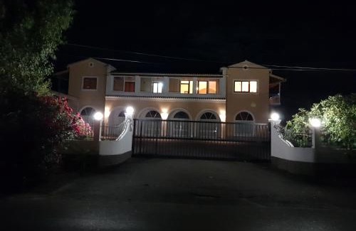 Doukades House | Mountain View House