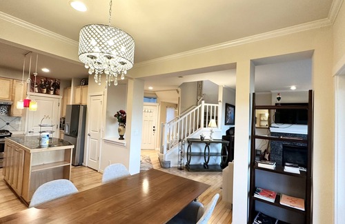 Issaquah House | Mountain view house with garage /fenced yard