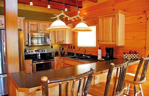 Lazy Acres House | Mountain View Lodge - Very popular, Highly Rated Lodge, and Minutes to the Park!