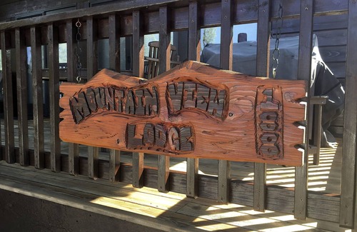 Lazy Acres House | Mountain View Lodge - Very popular, Highly Rated Lodge, and Minutes to the Park!