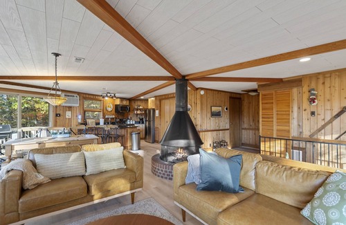 Basye Cabin | Mountain View Lodge 5 bdr near Lake Laura