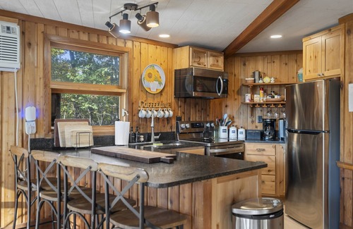 Basye Cabin | Mountain View Lodge 5 bdr near Lake Laura
