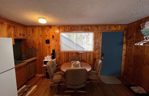 Red River Apartment | Mountain View Lodge Kitchenette Suite - Room 11