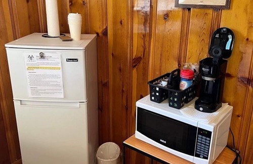 Red River Apartment | Mountain View Lodge Queen Single Room 4