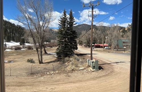 Red River Apartment | Mountain View Lodge Queen Single Room 4