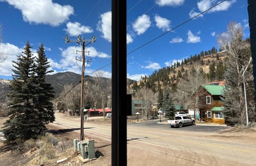 Red River Apartment | Mountain View Lodge Queen Single Room 4