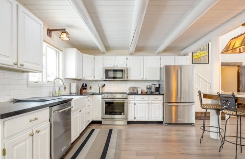 Hoback Junction House | Mountain-view lodge with fireplace, grill & jetted tub - drive to town/slopes