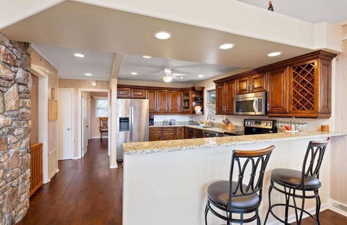 Seven Devils House | Mountain View, Pool Table, Deck, Game Room, Wet Bar
