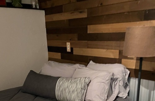 Knik-Fairview House | Mountain View Retreat I