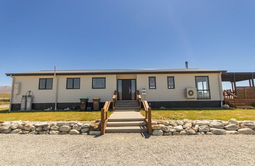 Ben Ohau House | Mountain View Retreat, Twizel FREE WIFI