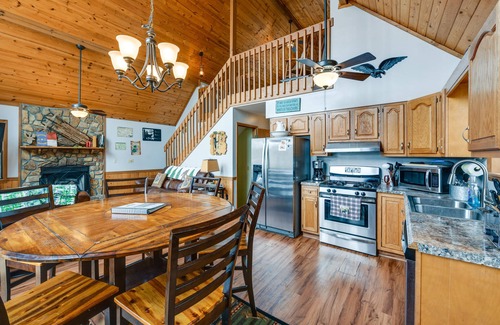 Robbinsville Cabin | Mountain-View Robbinsville Cabin w/Hot Tub!
