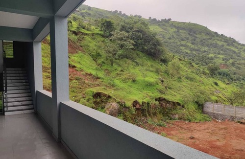 Lonavala House | Mountain View & Spacious 6-bedroom bungalow in Lonavala with Pool