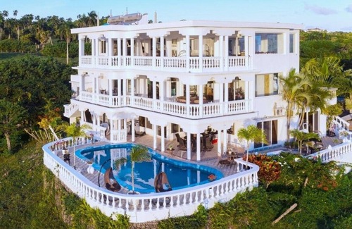 Cabrera Apartment | Mountain view suite with balcony, pool, sitting area, & more- close to beach!n