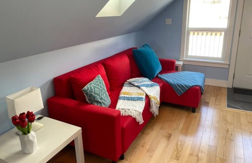 Golden Apartment | Mountain View @ The Carriage House Suites