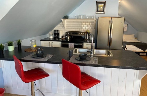 Golden Apartment | Mountain View @ The Carriage House Suites