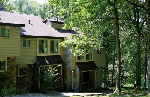 Cheat Lake House | Mountain View Townhome in Morgantown