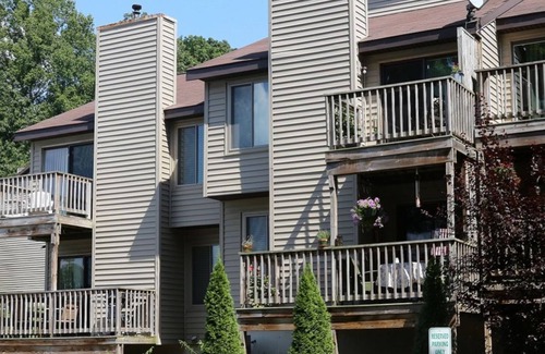 Cheat Lake House | Mountain View Townhome in Morgantown