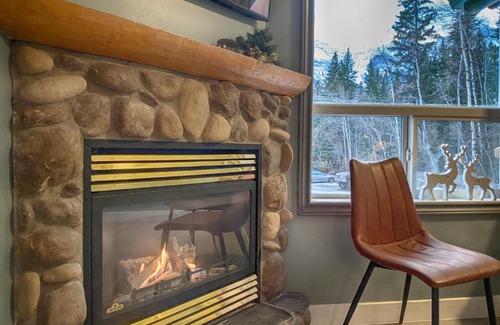 Harvie Heights Apartment | Mountain View Townhouse by Banff National Park - Banff Woods Lodge