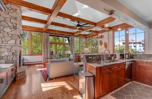 Mountain Village Condo | Mountain-view condo with balcony, fireplace & W/D - walk to lifts/gondola