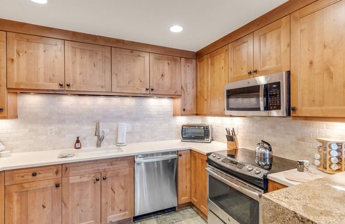 Steamboat Springs Condo | Mountain-view home with pool, hot tub, fireplace & central AC - walk to lifts