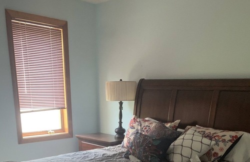 West Dover House | Mountain View with Amenities and WiFi