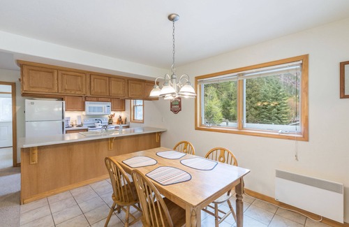 Ouray Condo | Mountain Views-Across from River Walk Trail-Pet-friendly
