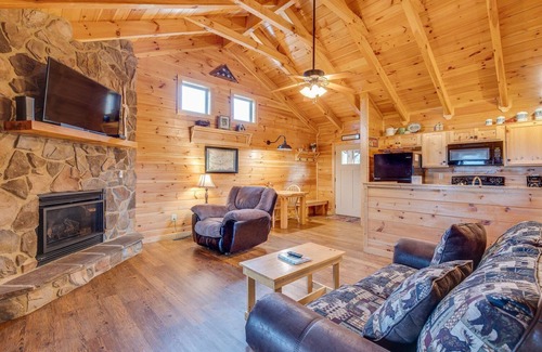 Gatlinburg - Pigeon Forge Cabin | Mountain views and a cozy hot tub! - Always