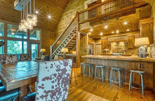 Blue Ridge Cabin | Mountain views and close to Downtown Blue Ridge!