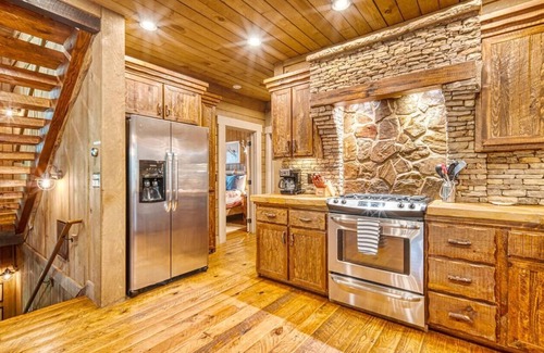 Blue Ridge Cabin | Mountain views and close to Downtown Blue Ridge!