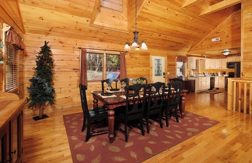 Gatlinburg Cabin | Mountain views and hot tub soaks! - Bear Tracks