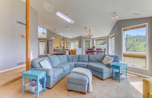 Black Hawk House | Mountain Views and Hot Tub Airy Forest Escape!