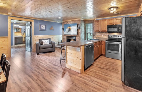 Caton Apartment | Mountain Views at Dolly's Castle 2