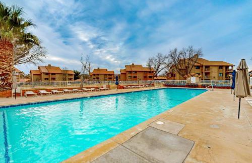 St. George Apartment | Mountain Views at the Village