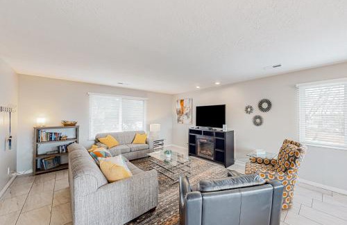 St. George Apartment | Mountain Views at the Village