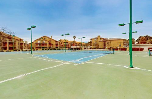 St. George Apartment | Mountain Views at the Village