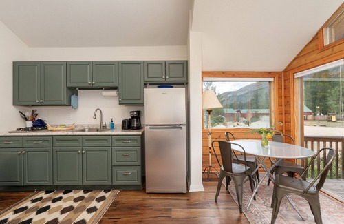 Granby Cabin | Mountain Views, Beautiful Deck, Pet Friendly, Hiking Trails, Near Lake Granby!