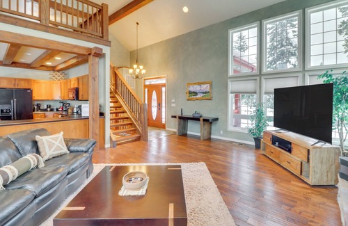 Eureka House | Mountain Views & Deck: Spacious Eureka Getaway!
