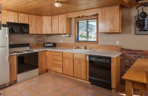 Red Lodge House | Mountain Views From Every Direction