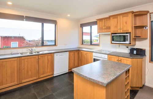 Wanaka House | Mountain Views from Meadowstone