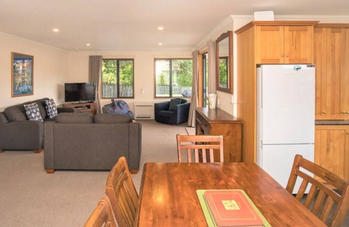 Wanaka House | Mountain Views from Meadowstone