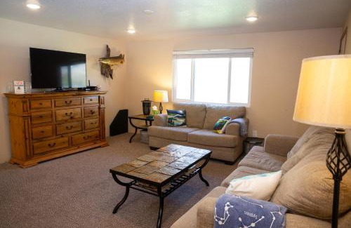 Heart of Missoula House | Mountain Views from the Hot Tub