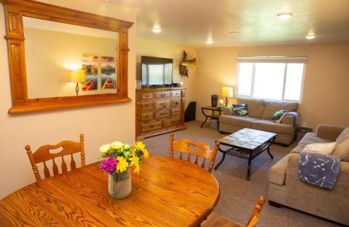 Heart of Missoula House | Mountain Views from the Hot Tub