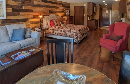Purgatory Cabin | Mountain Views - Golf - AC/Pool/Hot Tub - Ski Shuttle - Lodge #325